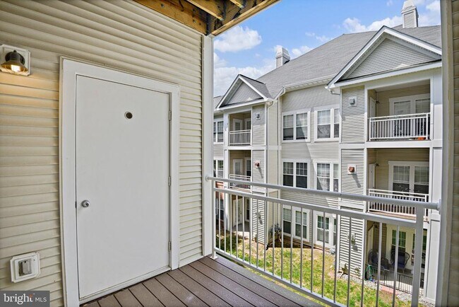 Building Photo - 1519 North Point Dr