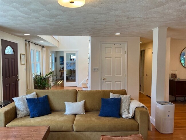 Building Photo - 11 Garrison Rd