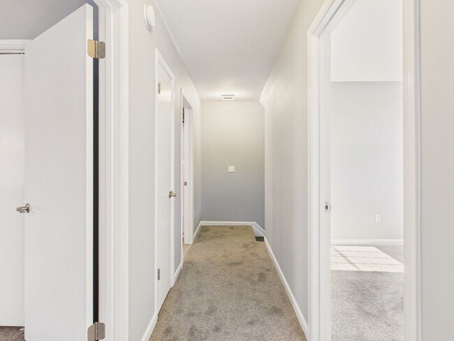 Building Photo - Beautiful Spacious Single Family in Blue Meadow Farms