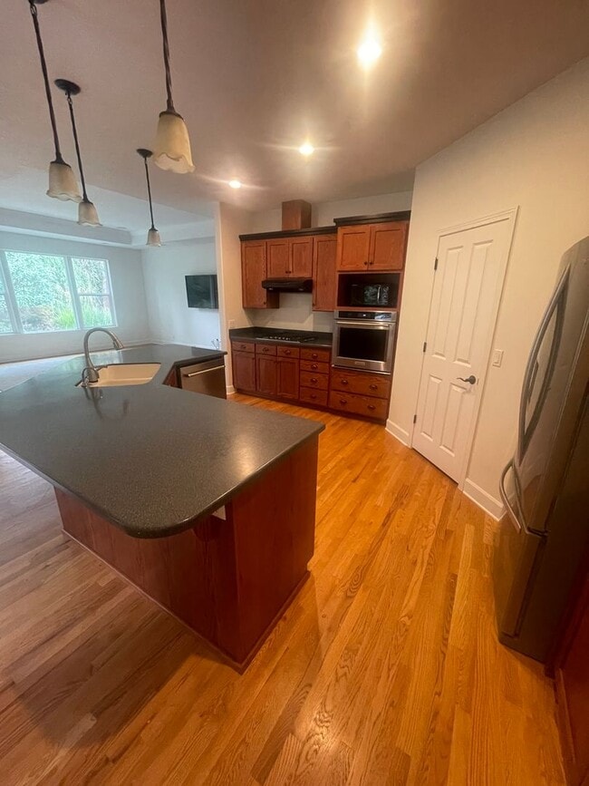 Building Photo - Beautiful 4 Bedroom on 2.5 Acres!