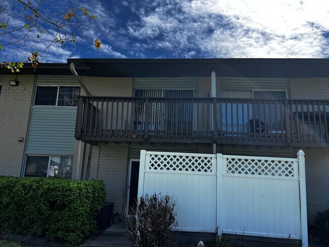 Building Photo - ? Beautiful and move-in ready condo!