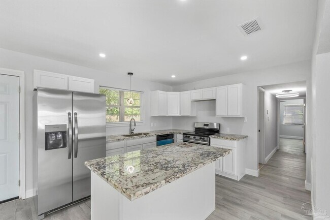 Building Photo - 1029 Kearny Dr