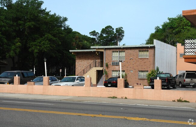 Building Photo - 600 4th St N