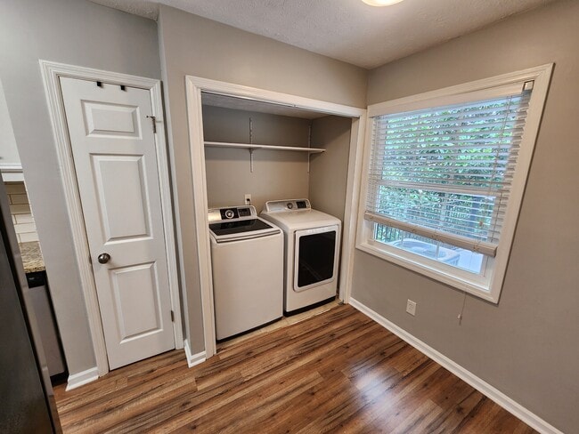 Building Photo - 365 Winding River Dr