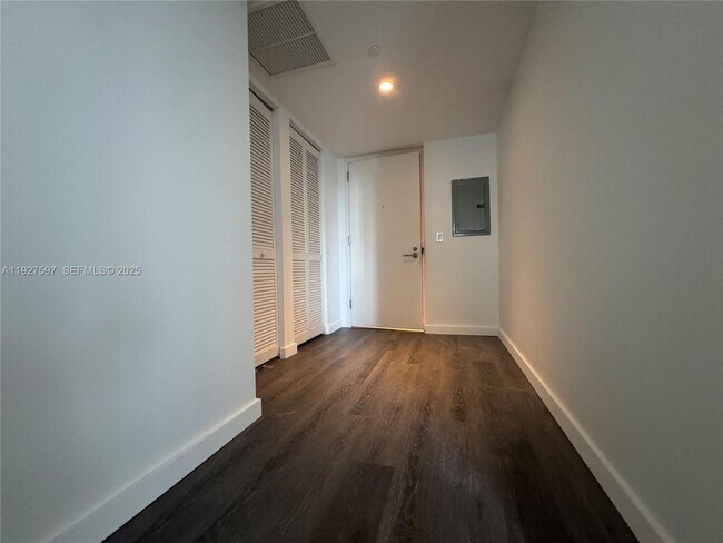 Building Photo - 31 SE 6th St