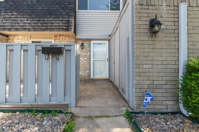 Building Photo - Renovated Condo in Norman!