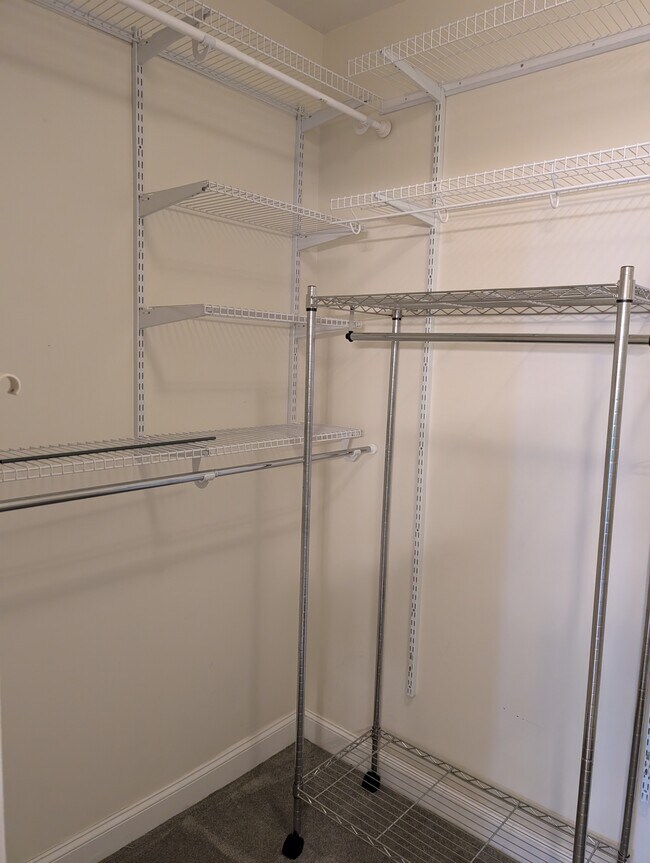 Building Photo - 6 Maxim Ct