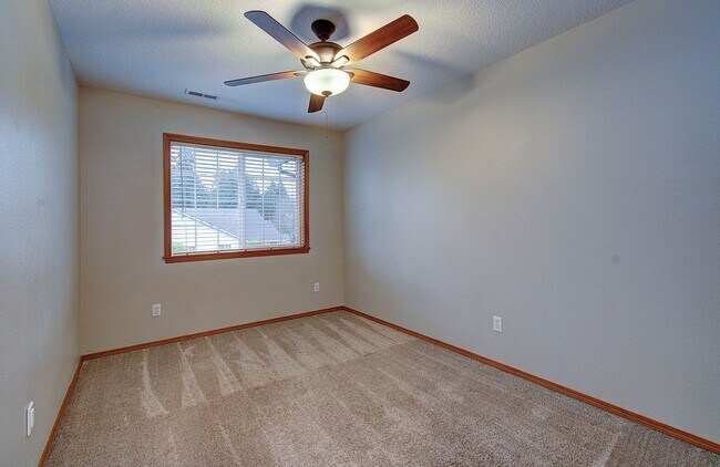 Building Photo - Moore 12918 &amp; 5000