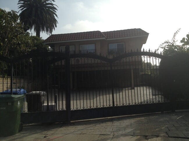 Building - 11370 W Sunset Blvd