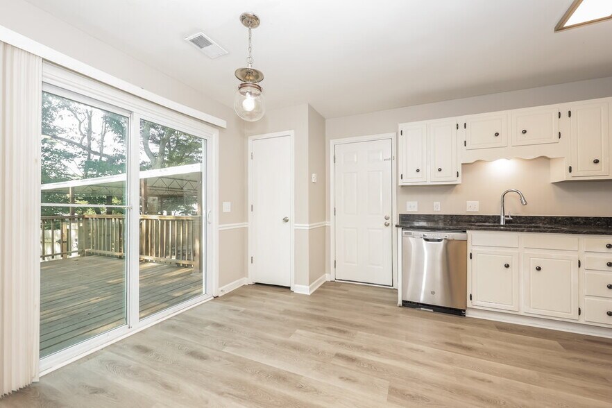 Building Photo - 520 Spring Garden Ct