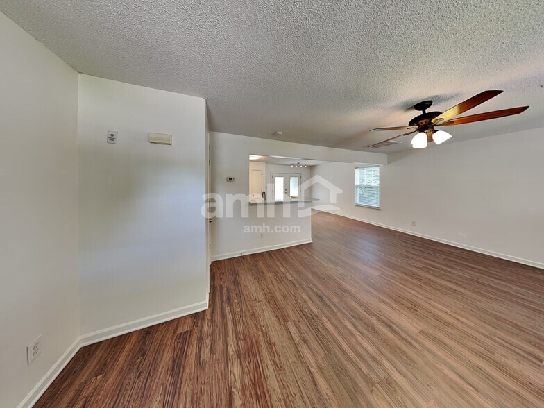 Building Photo - 147 Peterborough Dr