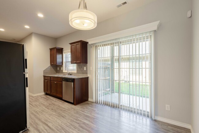 Building Photo - NEW LUXURY 3 BED 2.5 BATH TOWNHOUSE!!!