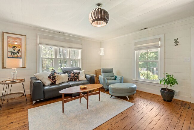 Building Photo - Fully Furnished Cottage in Pittsboro