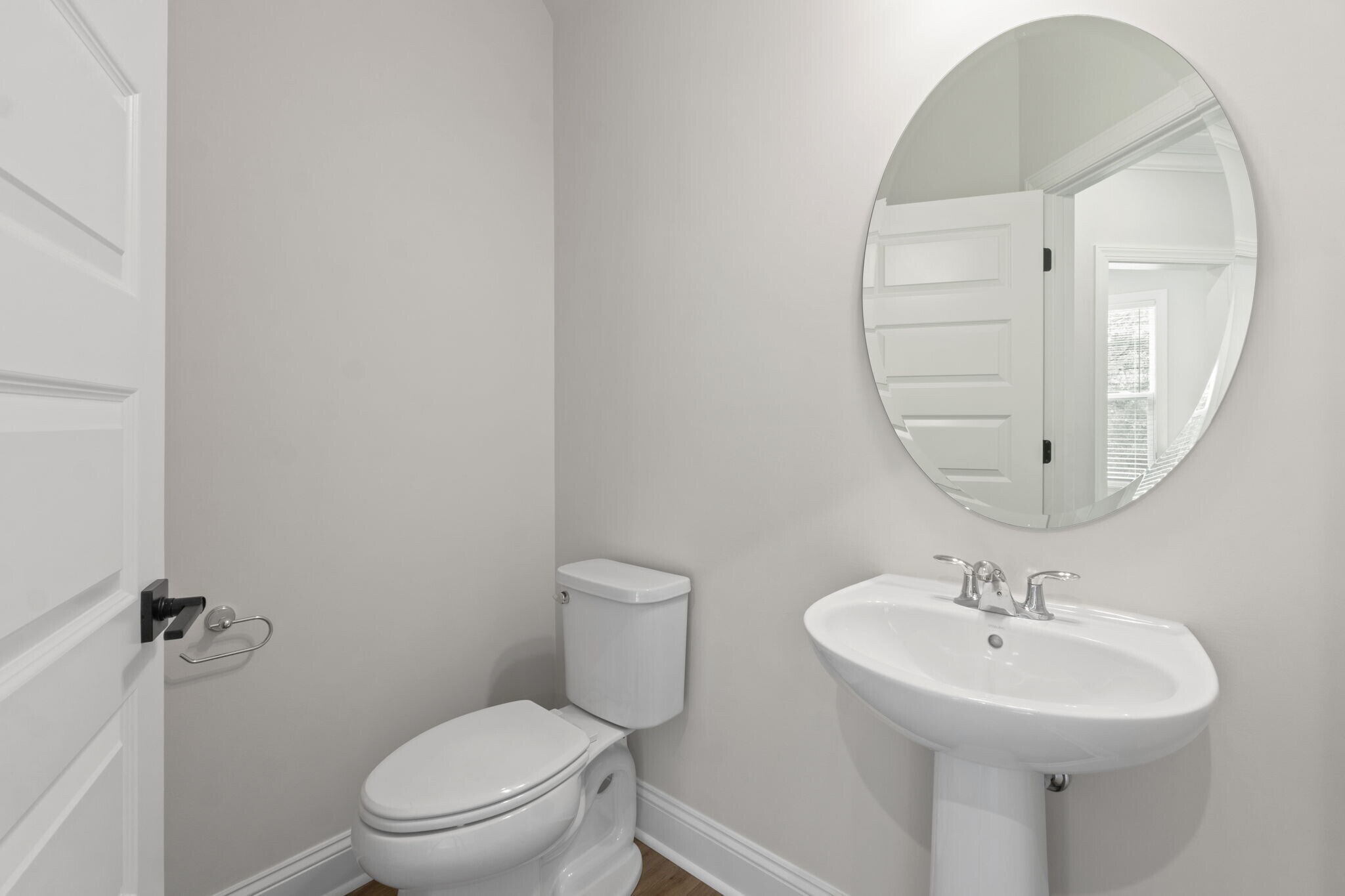 Powder Room - 2423 Anlee Rd