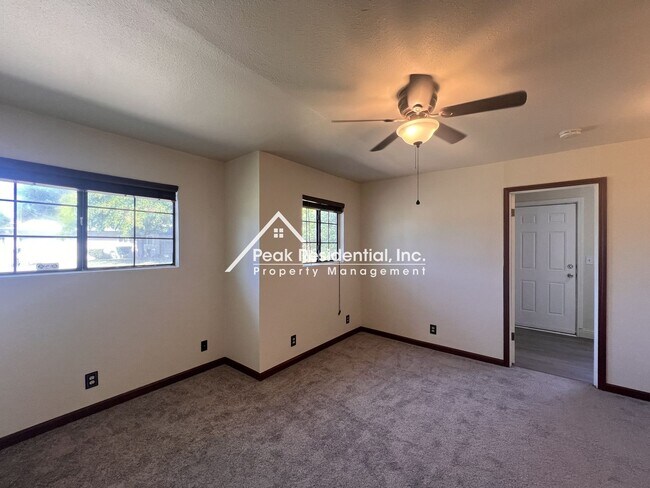 Building Photo - 5546 Cranbrook Way