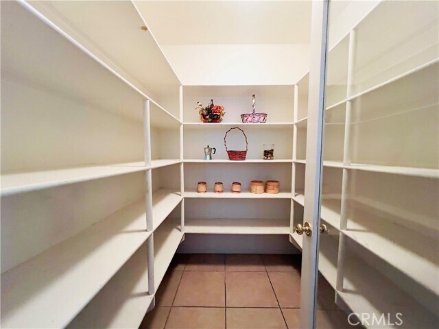 Building Photo - 17231 Greentree Dr