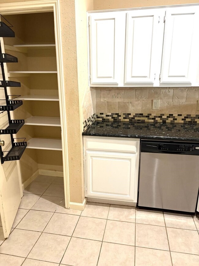 Building Photo - 2426 Planters Row