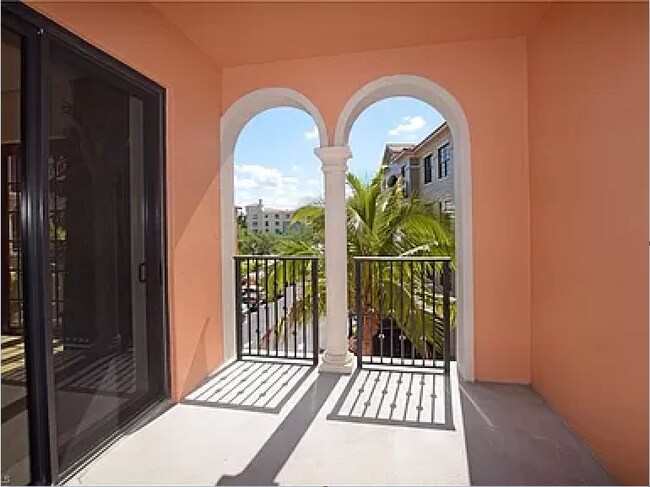 Building Photo - 8010 Via Sardinia Way