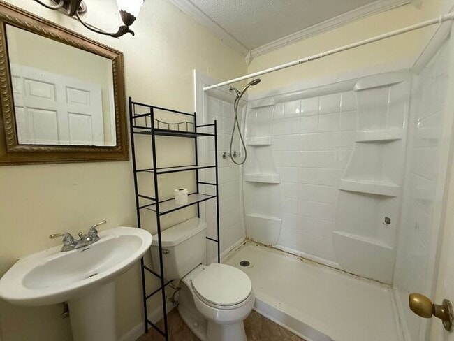 Building Photo - Pensacola - North Hill - 3 bedroom, 2 bath...