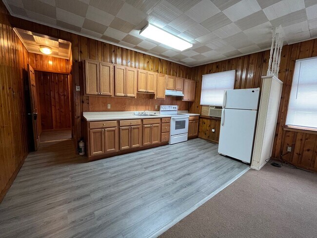 Building Photo - Oakdale - U-Shape Building