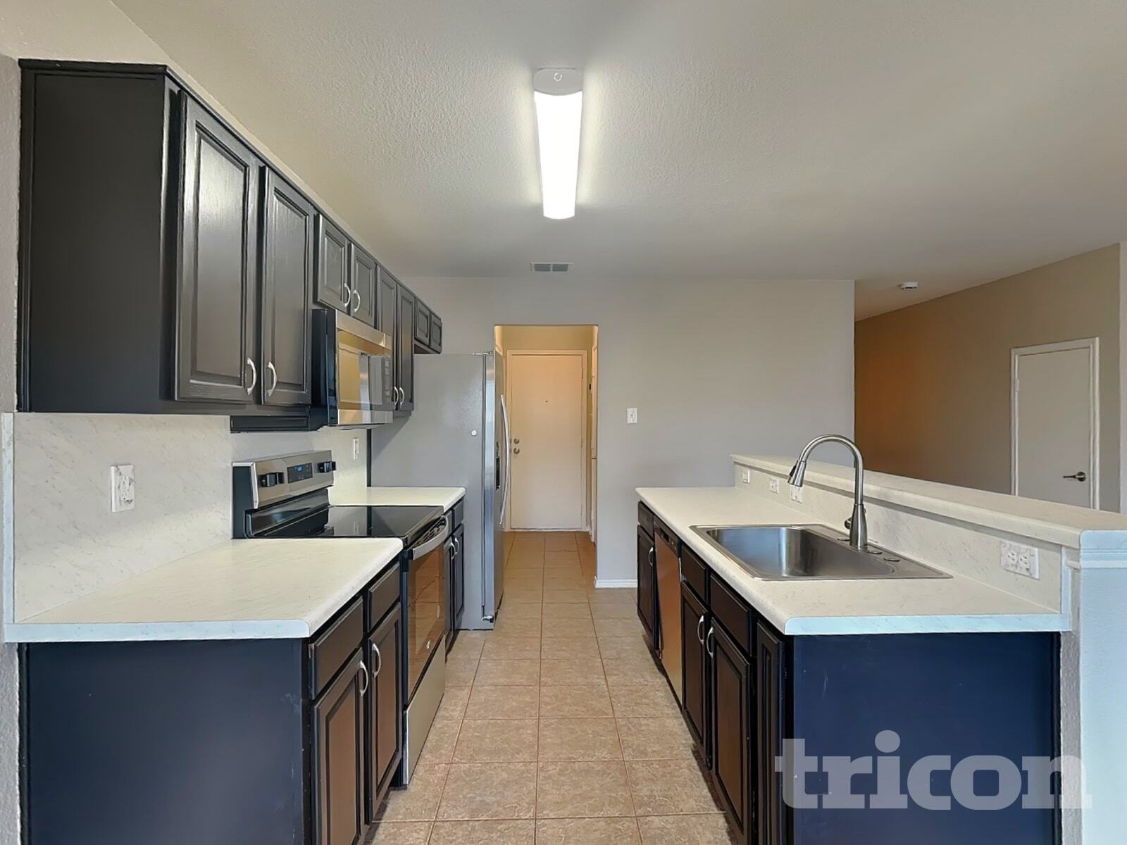 Building Photo - 851 Village Point Ln