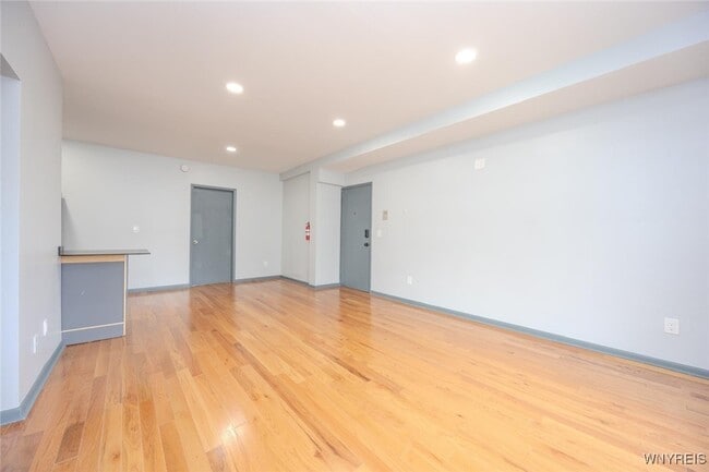 Building Photo - 530 Main St