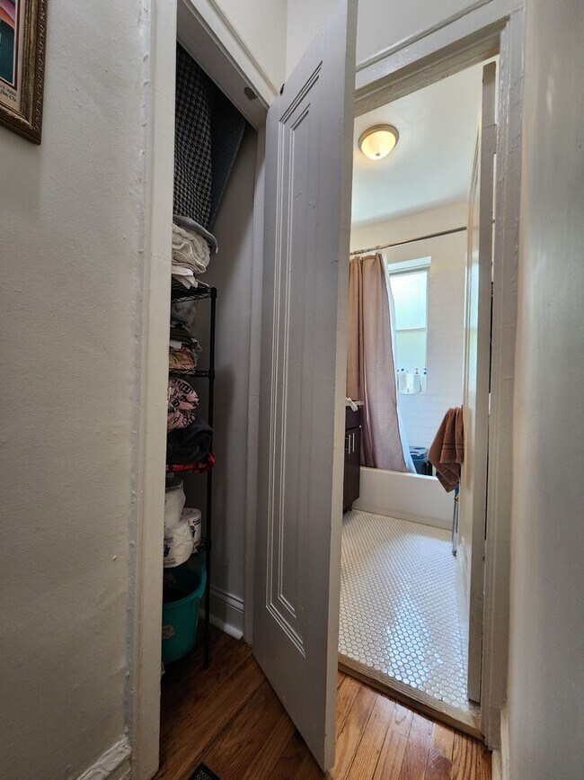 Building Photo - Spacious and Bright 1 Bedroom in Northpark