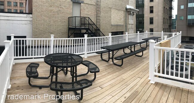 Building Photo - 208-210 E Redwood St