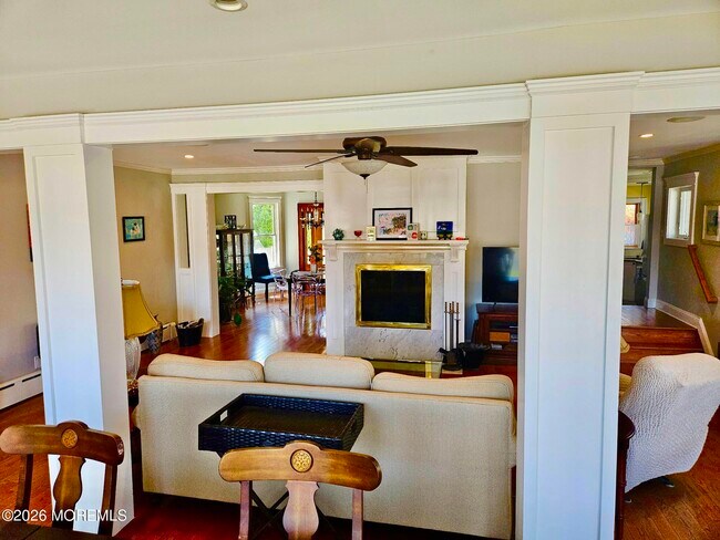 Building Photo - 1305 Locust Dr