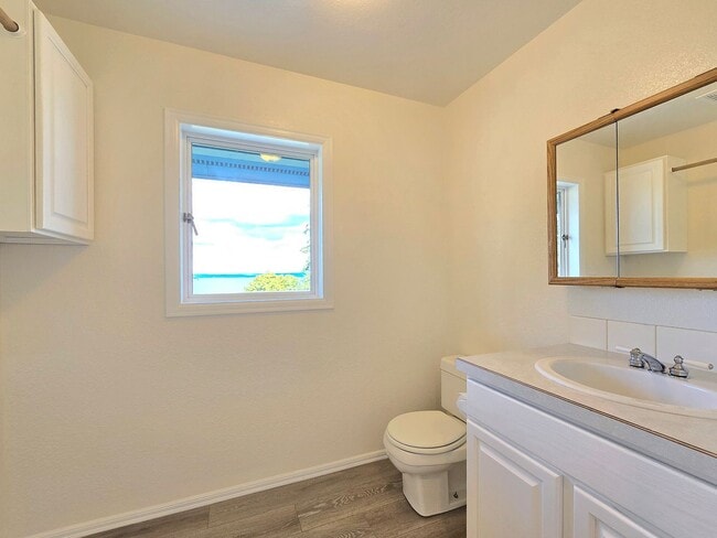 Building Photo - 2 Bedroom Home with Sound, Island and Ferr...