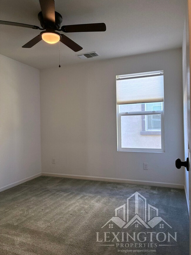 Building Photo - Elegant, 3BD/2.5BA, Sacramento Home in Nat...