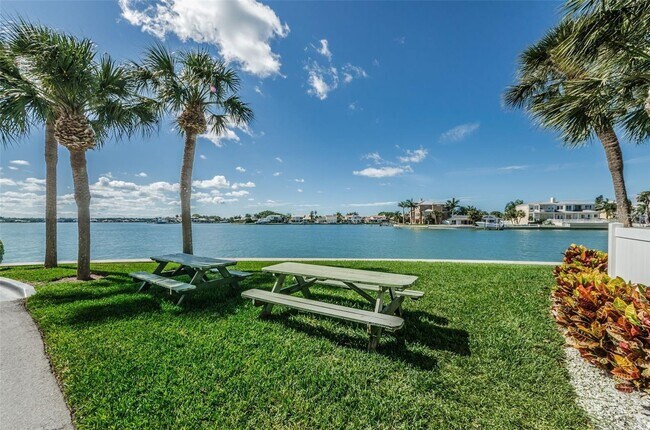 Building Photo - 240 Sand Key Estates Dr
