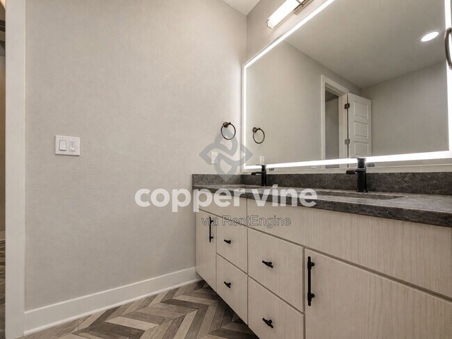Building Photo - 11959 Mountview Ln