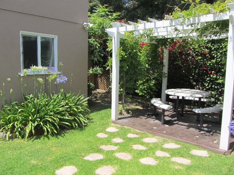 Building Photo - 2226 S Carmelina Ave