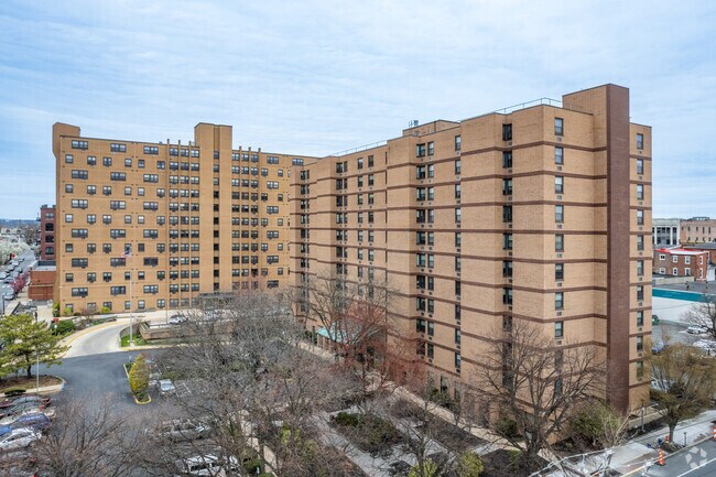 Building Photo - Ruoff Tower
