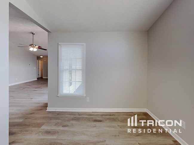 Building Photo - 140 Eileen Dr