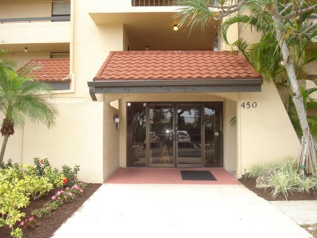 Primary Photo - 450 Egret Cir