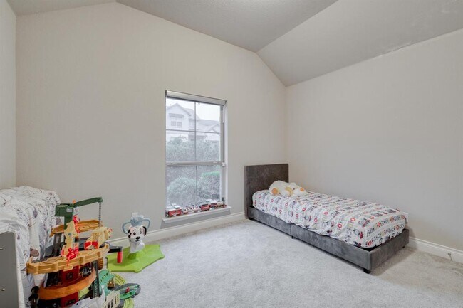Building Photo - 2424 Orchard Way
