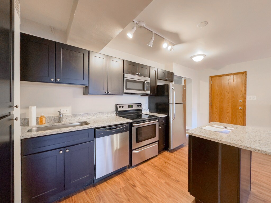 Building Photo - 4180 N Marine Dr