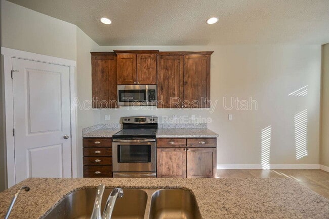 Building Photo - 4088 E Oakland Hills Dr