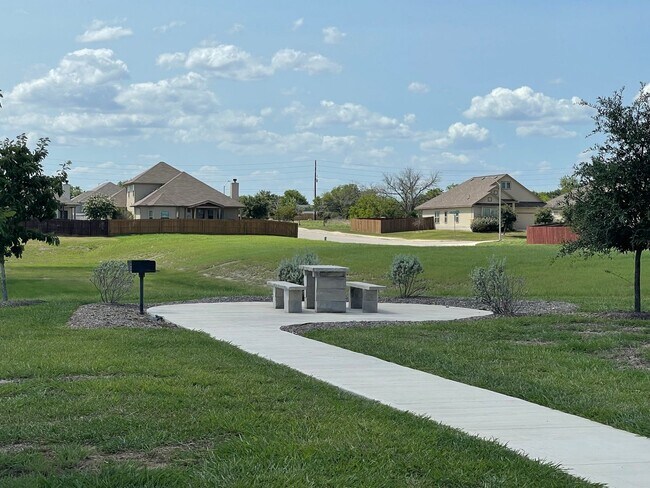 Building Photo - Beautiful 3 bedroom/2 bath in Legend Point!