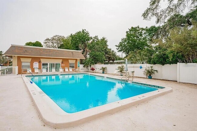 Building Photo - 12760 Indian Rocks Rd