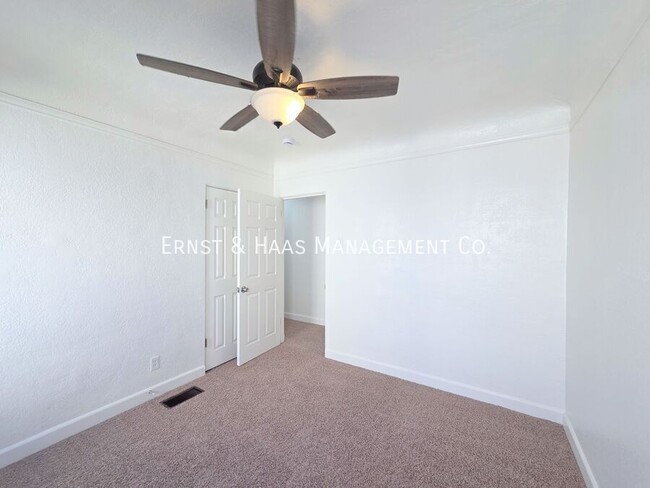 Building Photo - 5426 Lewis Ave