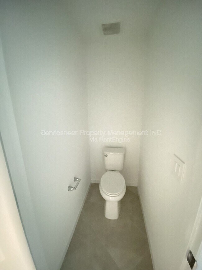 Building Photo - 6136 Baywood Ct