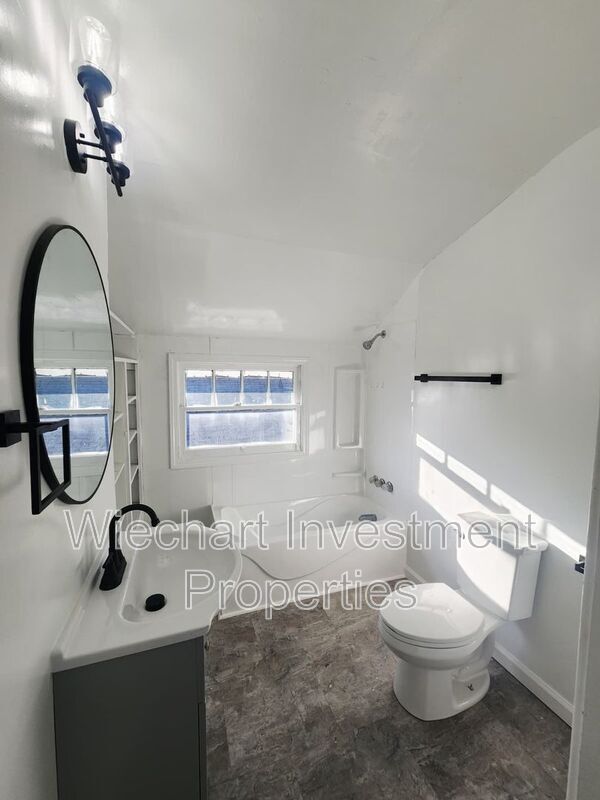 Building Photo - 426 Hazel Ave