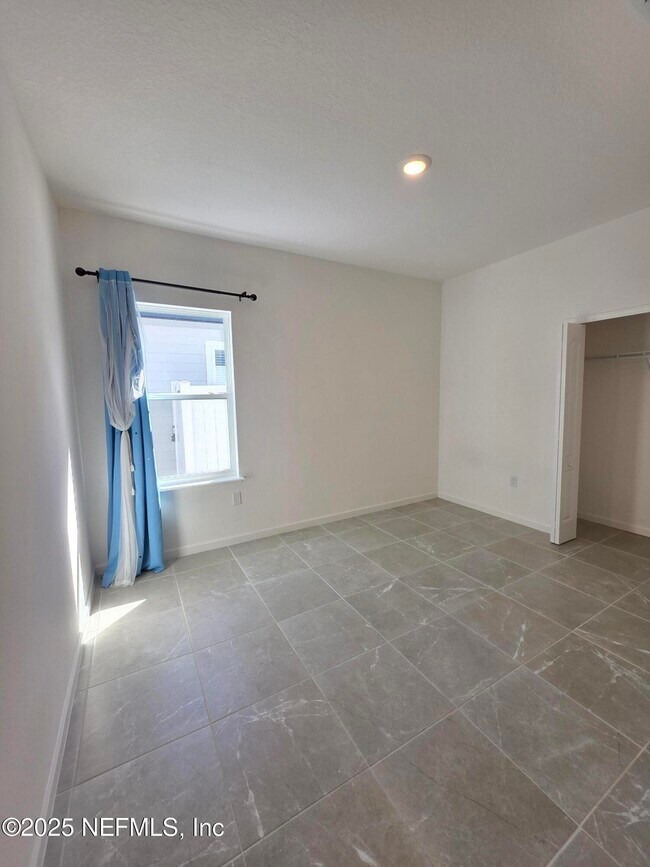 Building Photo - 3233 Crocus Ln