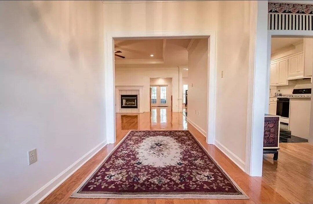 Building Photo - 2 Lauries Pt