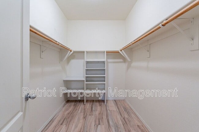 Building Photo - 329 S 172nd Dr