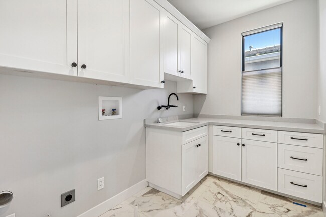Building Photo - 2948 Copley Ave
