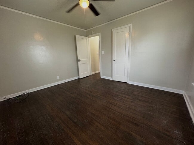 Building Photo - Cute 2 bedroom 1 Bath House!   Close to Mother Road Market!